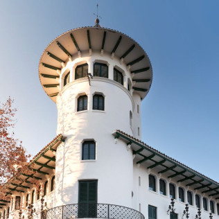 Visita a las Cavas Codorníu con degustación de 2 cavas de alta gama (Sant Sadurní d'Anoia, Barcelona)