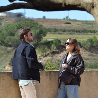 Taller "Crea tu Cava": Visita, Cata y Taller de Degüelle para dos en Artcava - Celler Can Batlle (Avinyó Nou, Barcelona)