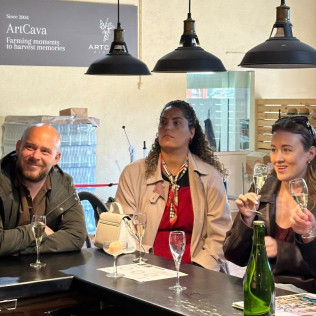 Taller "Crea tu Cava": Visita, Cata y Taller de Degüelle para dos en Artcava - Celler Can Batlle (Avinyó Nou, Barcelona)