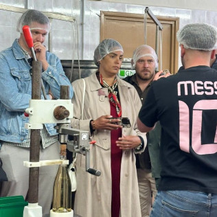 Taller "Crea tu Cava": Visita, Cata y Taller de Degüelle para dos en Artcava - Celler Can Batlle (Avinyó Nou, Barcelona)