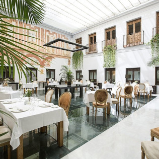 Menú Esencia: Comida en Hospes Palacio del Bailío 5* (Córdoba)