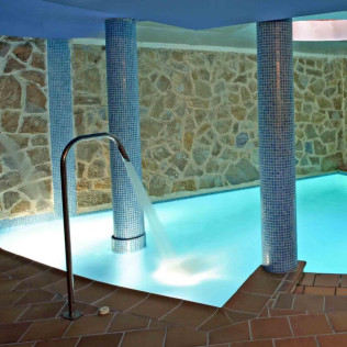 Cena Romántica con Spa en Hotel & Spa Villa de Mogarraz 4* y Vuelo en Globo para dos (Salamanca)