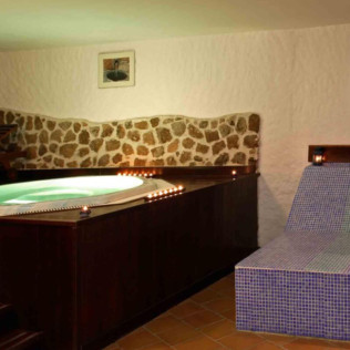 Cena Romántica con Spa en Hotel & Spa Villa de Mogarraz 4* y Vuelo en Globo para dos (Salamanca)