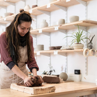 Taller de Cerámica: Art and Wine (Barcelona)