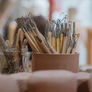 Taller de Cerámica: Art and Wine (Barcelona)