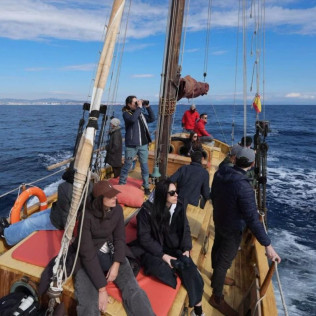 Ruta en Velero Tradicional con Avistamiento de Cetáceos y Fauna Marina (Barcelona)