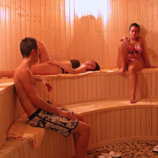 Circuito Spa en Hotel Palacio Albacete & Spa 4* y Visita a Bodega Los Aljibes con Cata de Vinos (Albacete)