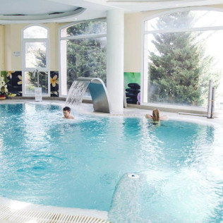 Circuito Termal y Masaje con Envoltura o Fangoterapia para dos en Spa Sensara (Benalmádena, Málaga)