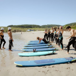Clase de Surf en Pareja (Muxía, A Coruña)