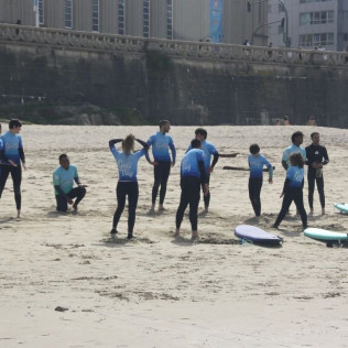 Clase Grupal de Surf (A Coruña)