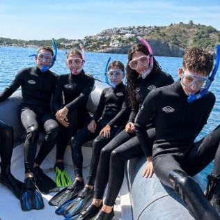 Tour en Barca con Coasteering, Snorkel en Cova de la Sal, Pícnic y Vídeo (L'Escala, Girona)