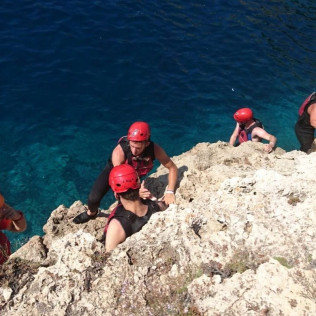 Aventura de Coasteering en el Mar del Este (Cala Romàntica, Mallorca)