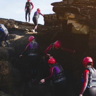 Aventura de Coasteering en el Mar del Este (Cala Romàntica, Mallorca)
