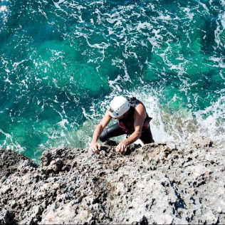 Aventura Familiar de Coasteering Norte por el Mar (Alcudia, Mallorca)
