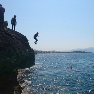 Aventura Familiar de Coasteering Norte por el Mar (Alcudia, Mallorca)