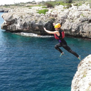Coasteering Sur: Aventura de Saltos de Acantilado desde la Zona Sur (Paguera, Mallorca)