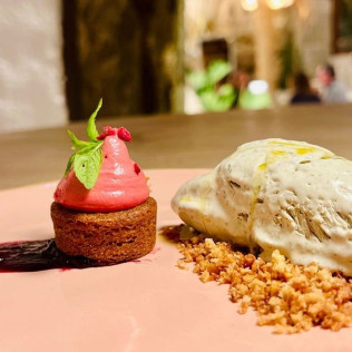 Plan Gourmet en Sanxenxo: Menú de Pases en Aldea Calma (Pontevedra)