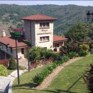Visita a Bodega y Cata de Vinos en Adegas Condado de Sequeiras y Vuelo en Globo para dos (Lugo)