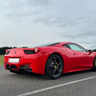 Conducir un Ferrari 458 en el Circuito Vasco Sameiro (Braga, Portugal)