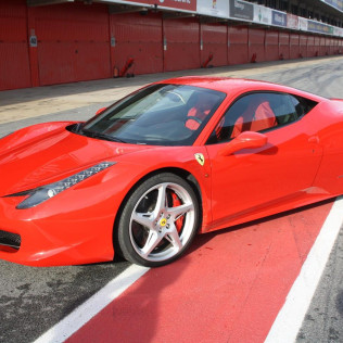 Conducir un Ferrari F458 F1 ITALIA + Vuelta de reconocimiento (4 localizaciones)