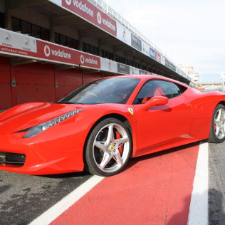 Conducir un Ferrari F458 F1 ITALIA + Vuelta de reconocimiento (4 localizaciones)