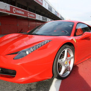 Conducir un Ferrari F458 F1 ITALIA + Vuelta de reconocimiento (4 localizaciones)