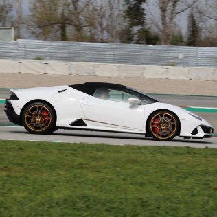 Conducir un Ferrari F488, un Lamborghini Huracán EVO o Porsche 992 GT3 (4 circuitos)