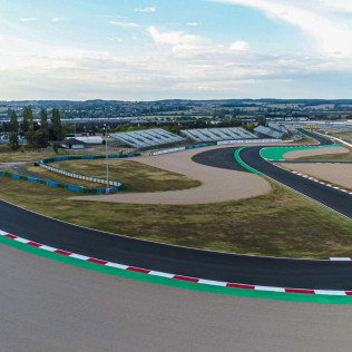 Conducir un Fórmula Renault en el Circuito de Magny-Cours Pista Club (Magny-Cours, Francia)