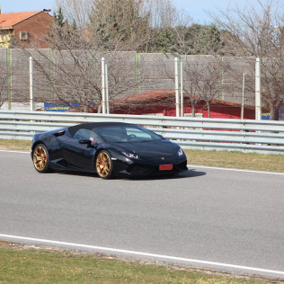 Conducir un Ferrari 488, Lamborghini Huracán EVO o Porsche 992 GT3 en Carretera (5 localizaciones)