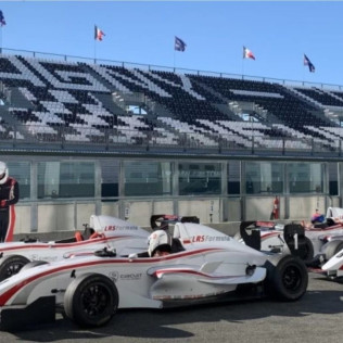 Conducir un Fórmula Renault y Copilotaje en Fórmula 1 Triplaza (Magny-Cours, Francia)