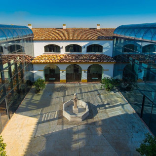 Escapada Romántica con Cena en Hotel Cortijo Santa Cruz 4* (Villanueva de la Serena, Badajoz)