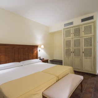 Escapada Romántica con Cena en Hotel Cortijo Santa Cruz 4* (Villanueva de la Serena, Badajoz)