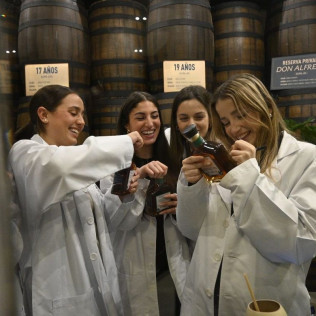 Crea Tu Propia Botella de Ron en Flor de Caña Experiencia (Madrid)