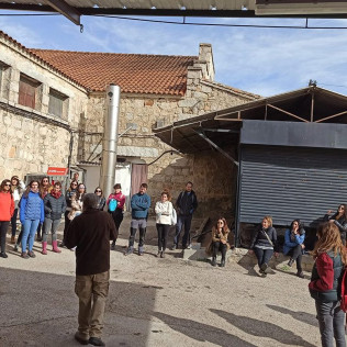 Visita a Bodega Cristo del Humilladero con Cata y Aperitivo para dos (Cadalso de los Vidrios, Madrid)