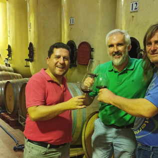 Visita a Bodega Cristo del Humilladero con Cata y Aperitivo para dos (Cadalso de los Vidrios, Madrid)