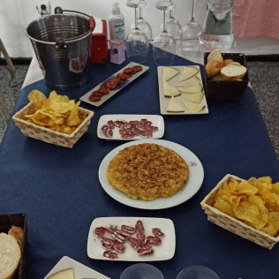 Visita a Bodega Cristo del Humilladero con Cata y Aperitivo para dos (Cadalso de los Vidrios, Madrid)