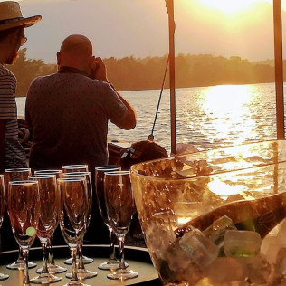 Crucero para ver la Puesta de Sol con Cava y "Pastisset" (Tortosa, Tarragona)