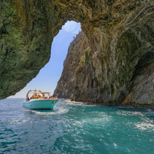 Excursión en Barco a la Cueva Azul (Mallorca)