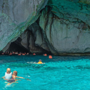 Excursión en Barco a la Cueva Azul (Mallorca)