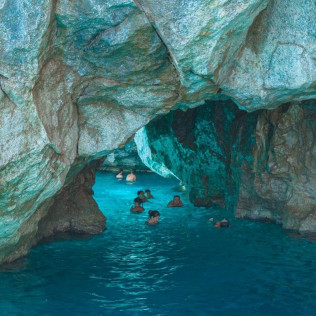 Excursión en Barco a la Cueva Azul (Mallorca)