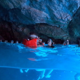 Excursión en Barco a la Cueva Azul (Mallorca)