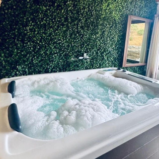 Escapada de 2 Noches en Casa Rural Luxury con Jacuzzi Privado en Setenil Rural (Setenil de las Bodegas, Cádiz)