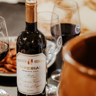 Visita Guiada a Bodega CVNE con Cata de Vinos y Aperitivo para dos (La Rioja)