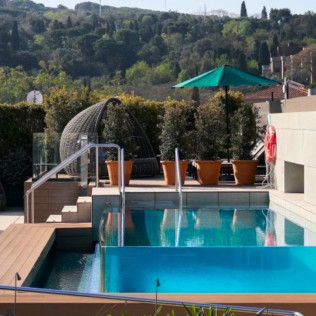 Day Pass: Acceso a Piscina en Rooftop, Cama Balinesa y Zona Solárium con Frutas y Champagne en InterContinental Barcelona 5* (Barcelona)