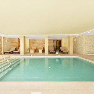 Day Pass con Almuerzo, Spa y Vistas al Mar en Bahía Suites Camp de Mar 4* (Camp de Mar, Mallorca)