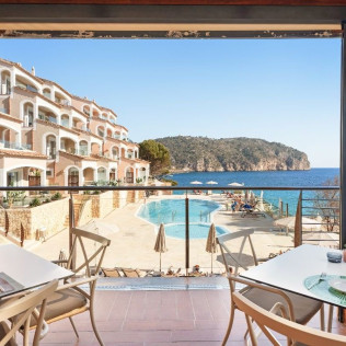 Day Pass con Almuerzo, Spa y Vistas al Mar en Bahía Suites Camp de Mar 4* (Camp de Mar, Mallorca)