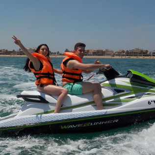 Alquiler Moto de Agua durante 1 hora con piscina Beach Club