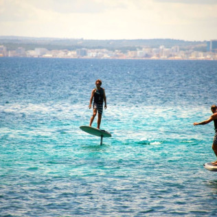 Curso de eFoil (Puerto de Alcudia, Mallorca)