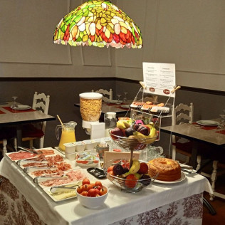 Escapada con Desayuno en El Cau del Papibou (Peratallada, Girona)