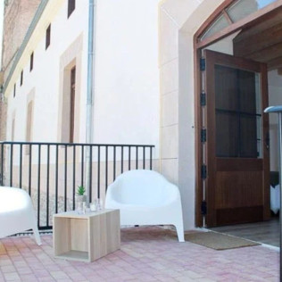 Escapada en Habitación Doble con Jacuzzi y Desayuno en El Esquileo (Buitrago del Lozoya, Madrid)